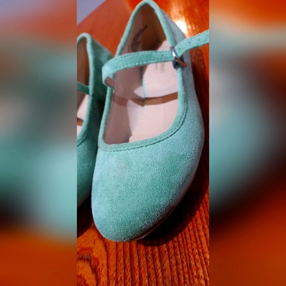 Isaac Mizrahi New York Green Flat Shoes - Picture 2 of 6